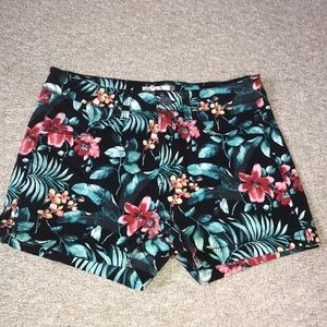 Juniors’ floral shorts